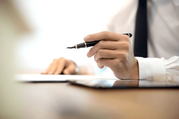 business-man-hold-pen